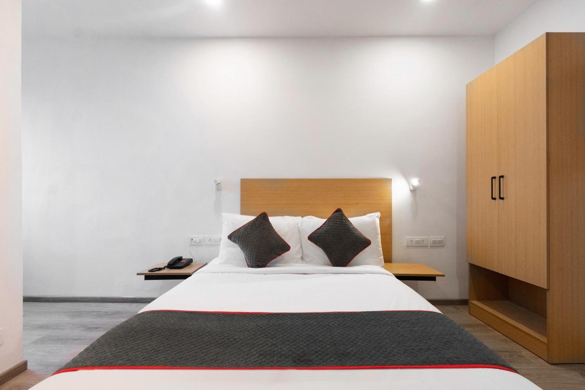 כלכותה Townhouse Hotel Mannat International מראה חיצוני תמונה